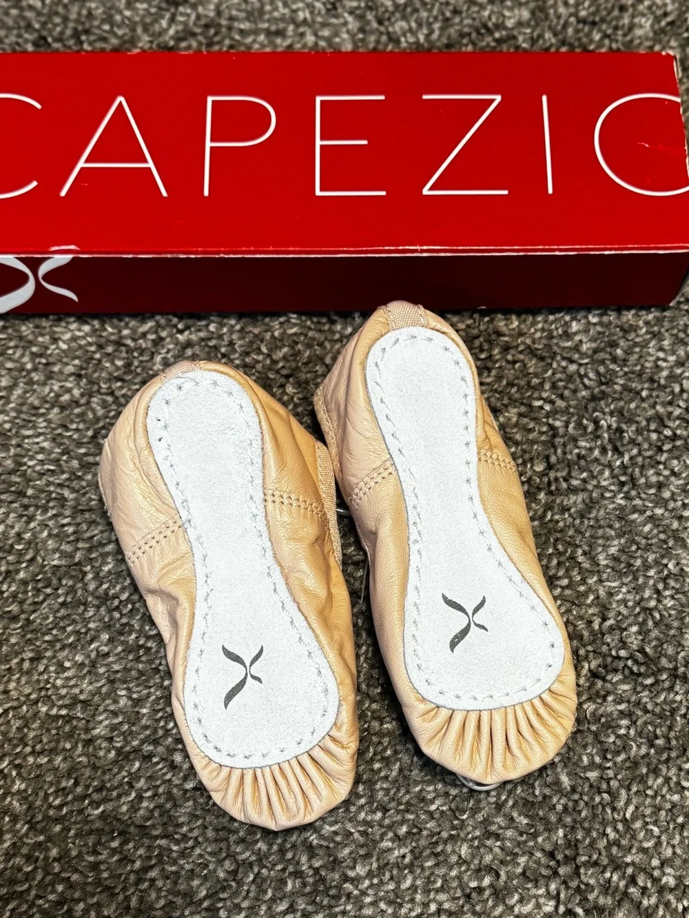 Capezio Daisy 205X Toddler Ballet Flats in Nude Pink size 7.5 NEW